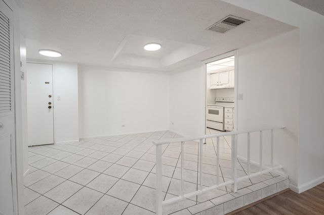 3660 Inverrary Drive 3q, Lauderhill, FL 33319
