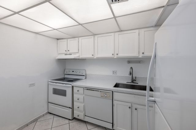 3660 Inverrary Drive 3q, Lauderhill, FL 33319