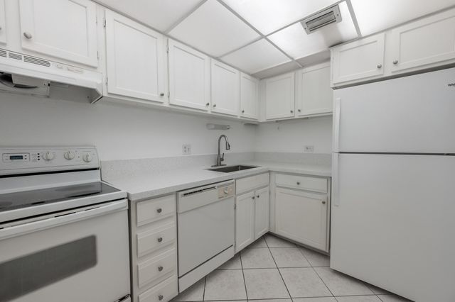3660 Inverrary Drive 3q, Lauderhill, FL 33319