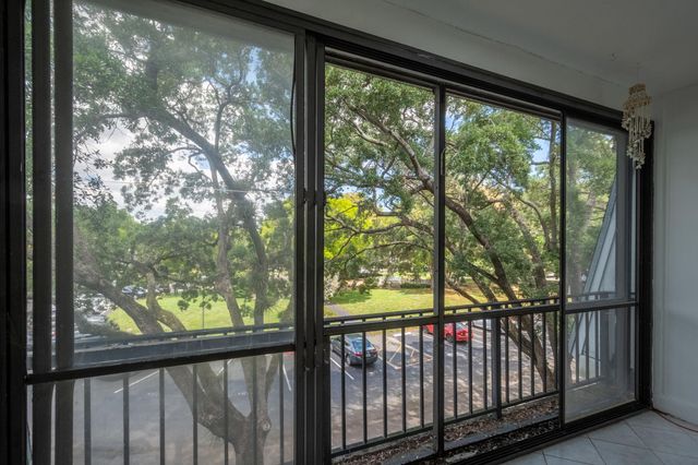 3660 Inverrary Drive 3q, Lauderhill, FL 33319