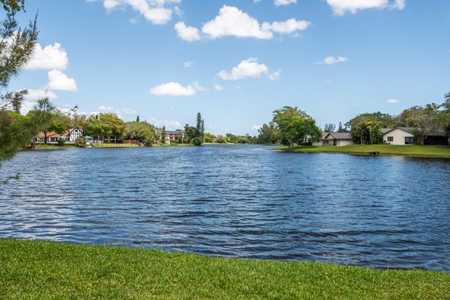3660 Inverrary Drive 3q, Lauderhill, FL 33319