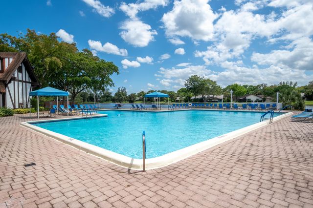 3660 Inverrary Drive 3q, Lauderhill, FL 33319