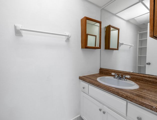 3660 Inverrary Drive 3q, Lauderhill, FL 33319