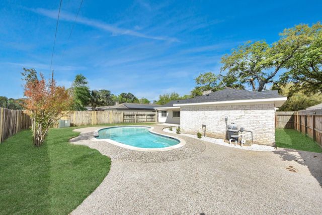 16207 Summer Wind Drive, Houston, TX 77090