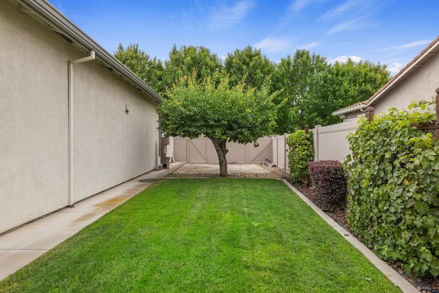 2452 W Belle Glade Ln, Manteca, CA 95336
