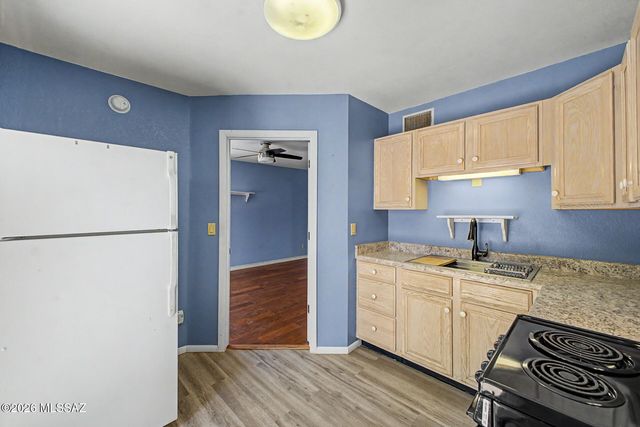 2767 N Desert Avenue, Tucson, AZ 85712