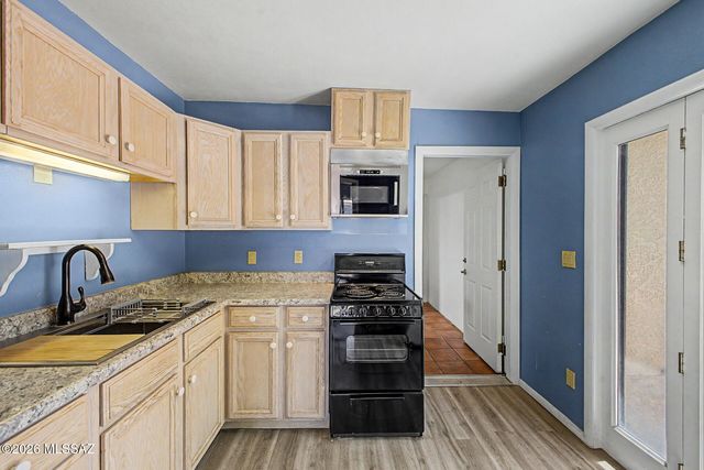 2767 N Desert Avenue, Tucson, AZ 85712
