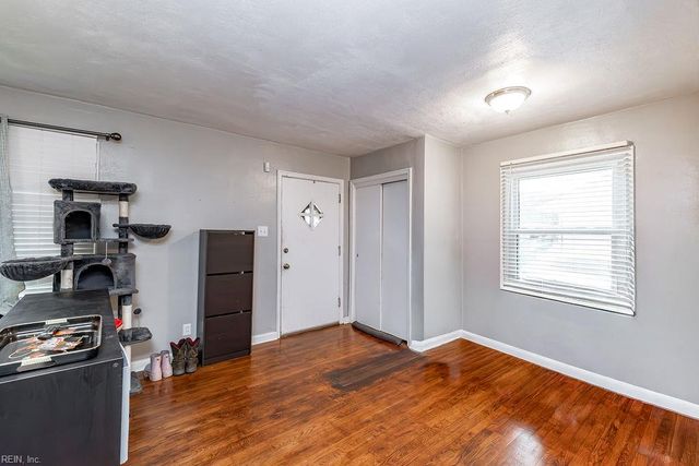 31 Warren DR, Portsmouth, VA 23701
