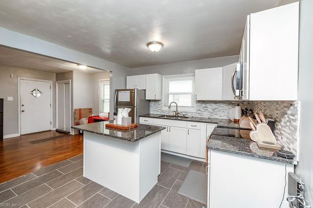 31 Warren DR, Portsmouth, VA 23701