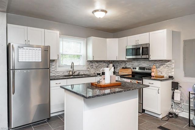 31 Warren DR, Portsmouth, VA 23701