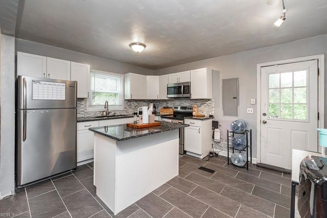 31 Warren DR, Portsmouth, VA 23701