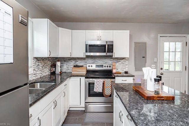 31 Warren DR, Portsmouth, VA 23701