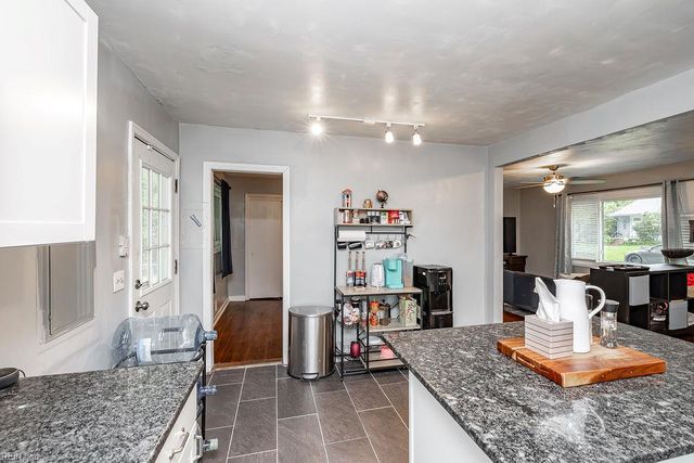 31 Warren DR, Portsmouth, VA 23701
