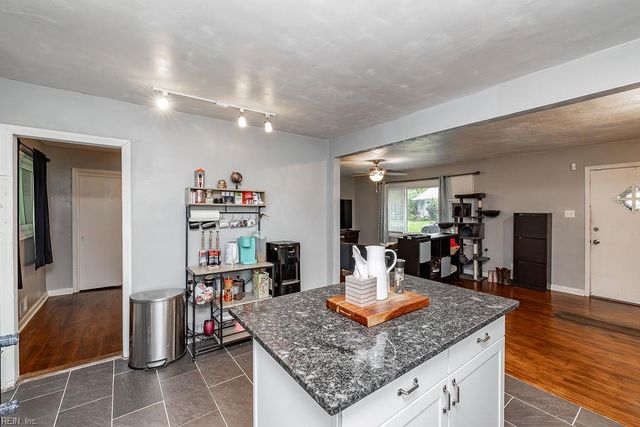 31 Warren DR, Portsmouth, VA 23701