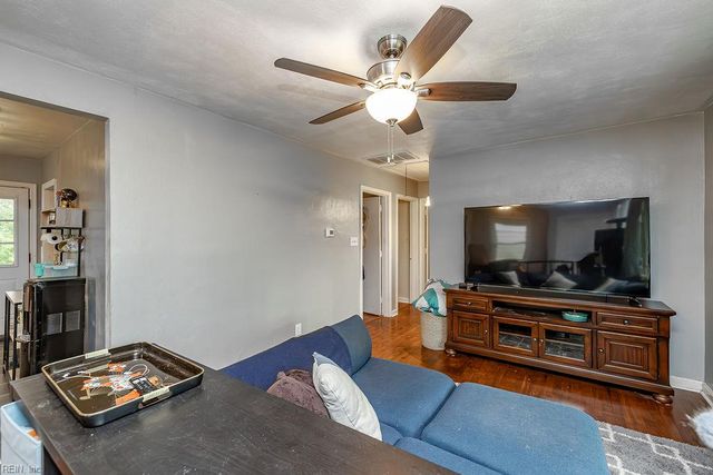 31 Warren DR, Portsmouth, VA 23701