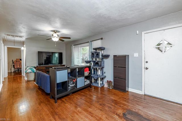 31 Warren DR, Portsmouth, VA 23701