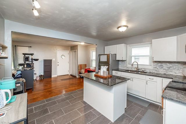 31 Warren DR, Portsmouth, VA 23701