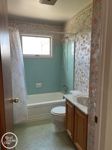 37223 Barrington Drive, Sterling Heights, MI 48312