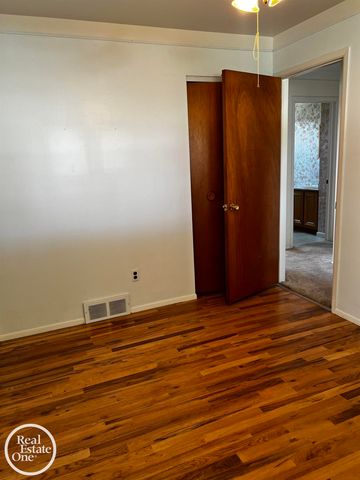 37223 Barrington Drive, Sterling Heights, MI 48312