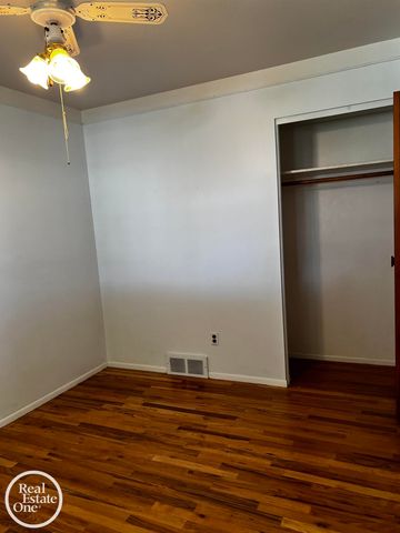 37223 Barrington Drive, Sterling Heights, MI 48312