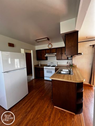 37223 Barrington Drive, Sterling Heights, MI 48312