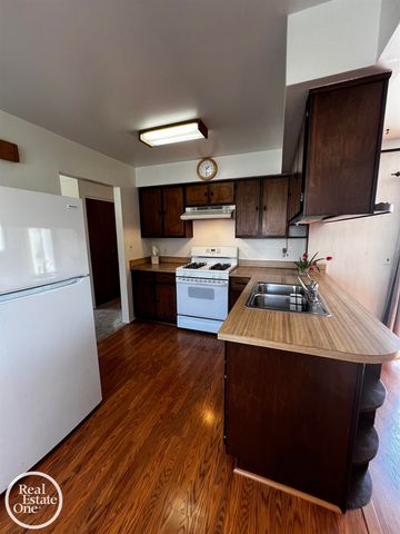 37223 Barrington Drive, Sterling Heights, MI 48312