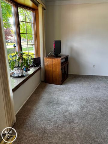 37223 Barrington Drive, Sterling Heights, MI 48312