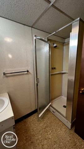 37223 Barrington Drive, Sterling Heights, MI 48312
