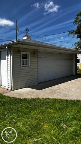 37223 Barrington Drive, Sterling Heights, MI 48312