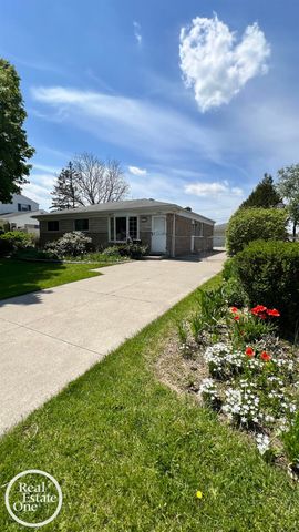 37223 Barrington Drive, Sterling Heights, MI 48312