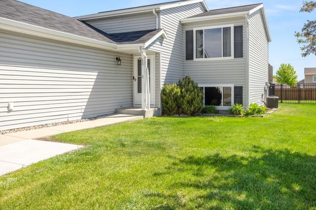 3126 32nd Street S, Moorhead, MN 56560