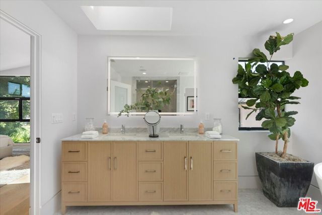 3848 Vantage Avenue, Los Angeles, CA 91604