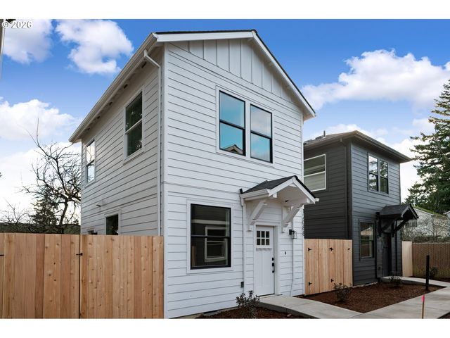 12088 Se Market St, Portland, OR 97216