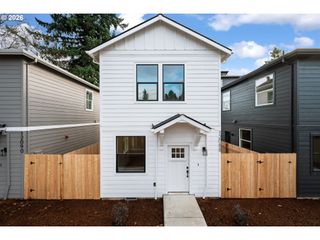 12088 Se Market St, Portland, OR 97216