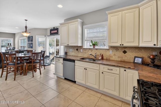 95 Savannah Road, Toms River, NJ 08757