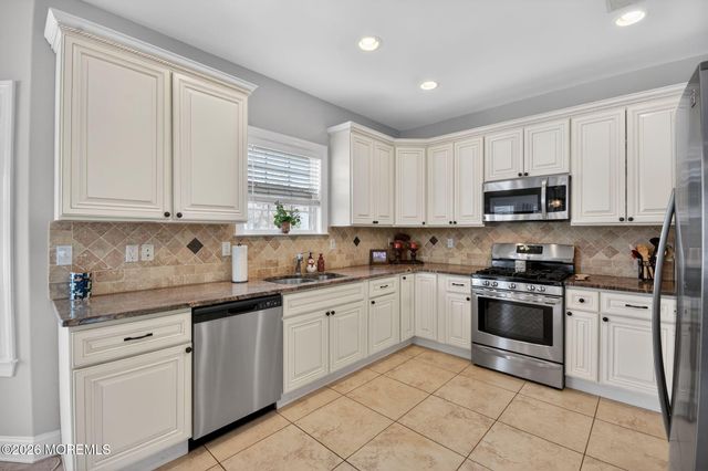 95 Savannah Road, Toms River, NJ 08757