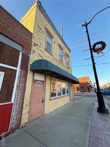 104 W Edwards Street, Litchfield, IL 62056