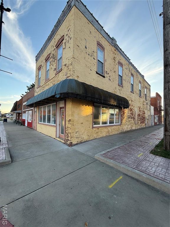 104 W Edwards Street, Litchfield, IL 62056