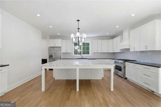 2183 Deep Woods Way, Marietta, GA 30062