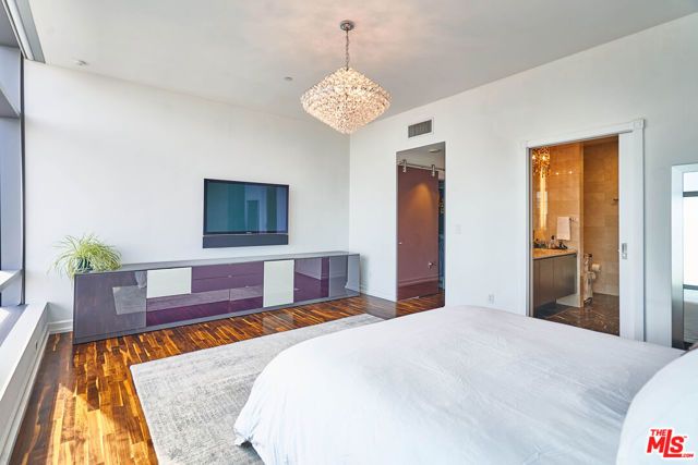 900 W Olympic Boulevard 34A, Los Angeles, CA 90015