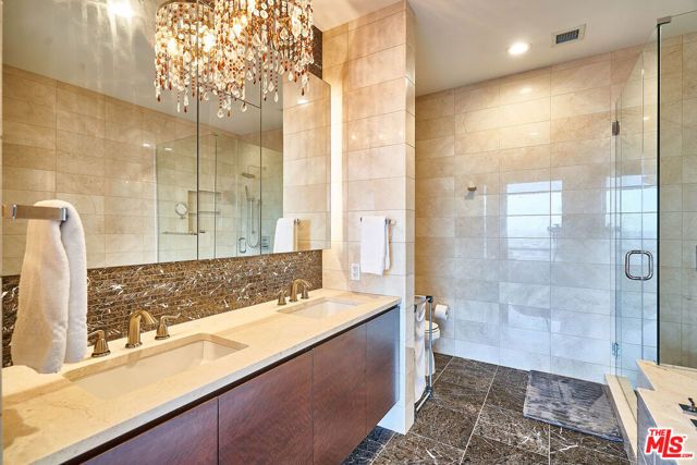 900 W Olympic Boulevard 34A, Los Angeles, CA 90015