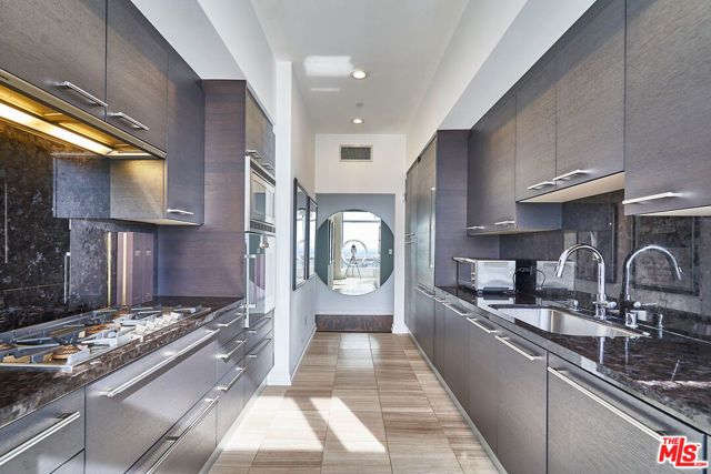 900 W Olympic Boulevard 34A, Los Angeles, CA 90015