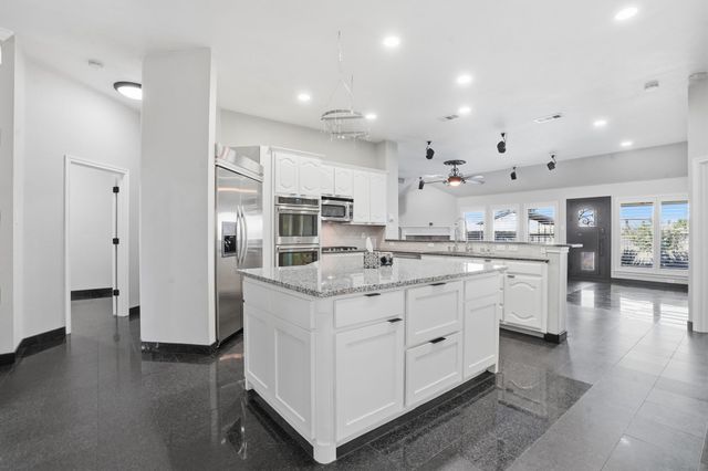 12701 Beech Tree Lane, Euless, TX 76040