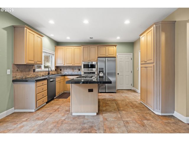 16707 Se BALDRY St, Portland, OR 97236