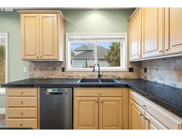 16707 Se BALDRY St, Portland, OR 97236