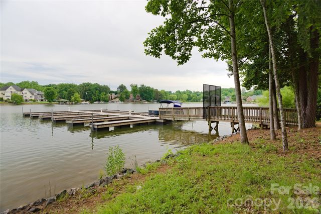 137 Flora Vista Drive, Mooresville, NC 28117