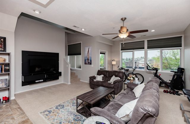 640 S 50th Street 2203, West Des Moines, IA 50265