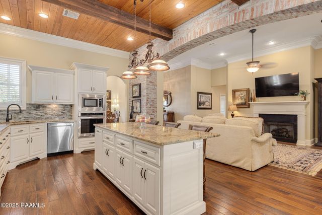 404 Dunnottar Place, Lafayette, LA 70503