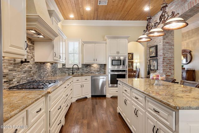 404 Dunnottar Place, Lafayette, LA 70503