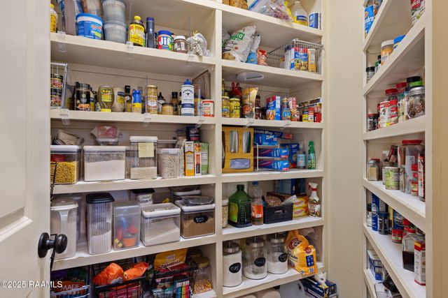 404 Dunnottar Place, Lafayette, LA 70503